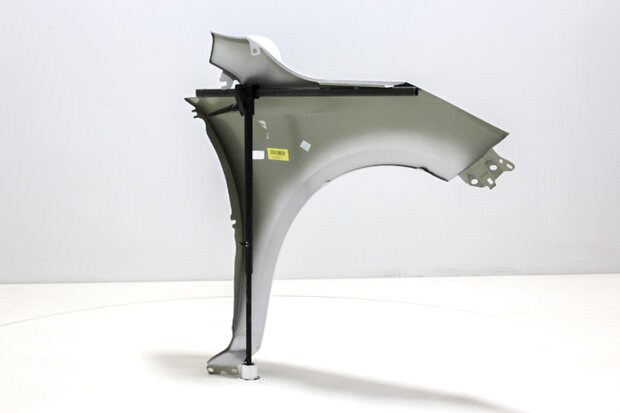 Spatbord linksvoor Opel Corsa E ARGONSILBER / SOVEREIGN / SW